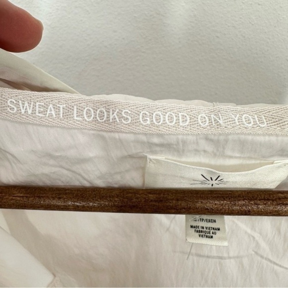 Offline by Aerie Size XS Cropped Hooded Windbreaker Running Outdoors Cream White - Picture 5 of 9